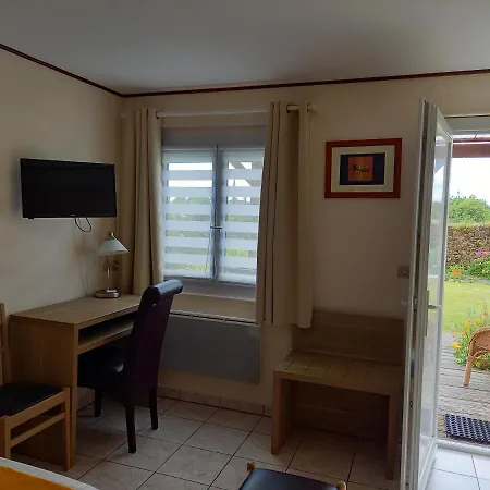 Le Relais De Launay Hotell 2*